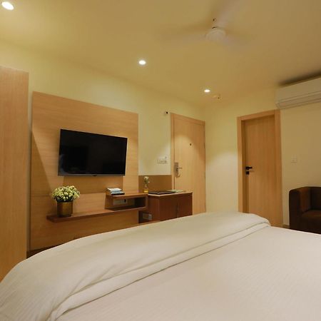 Hotel 16 Дели Экстерьер фото