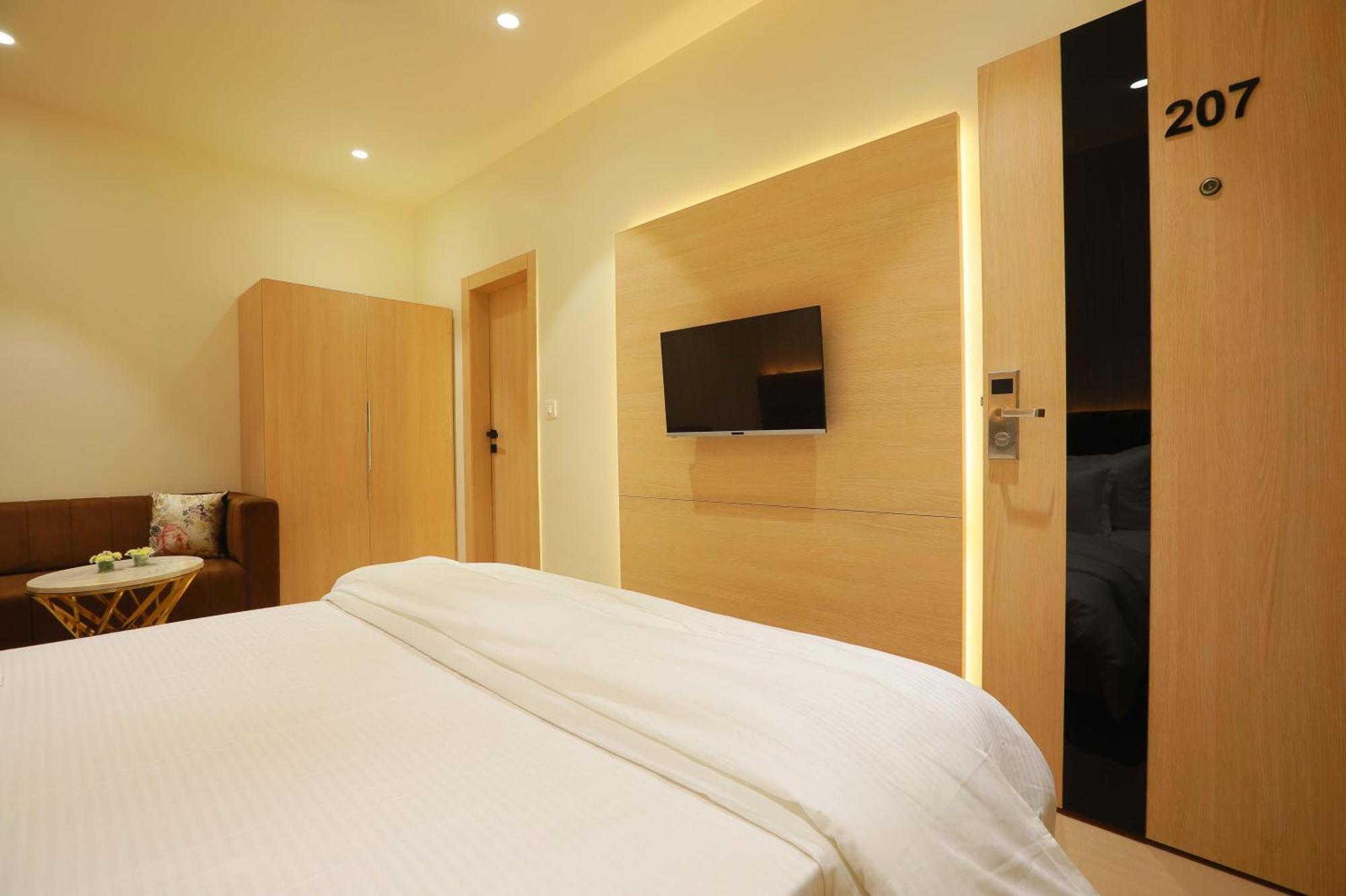 Hotel 16 Дели Экстерьер фото