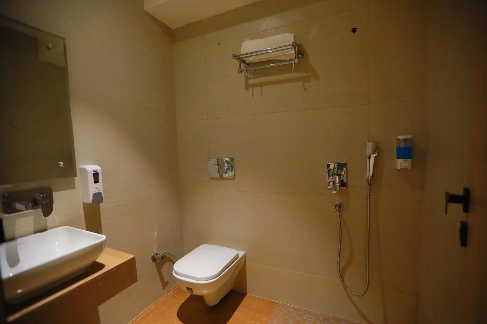 Hotel 16 Дели Экстерьер фото