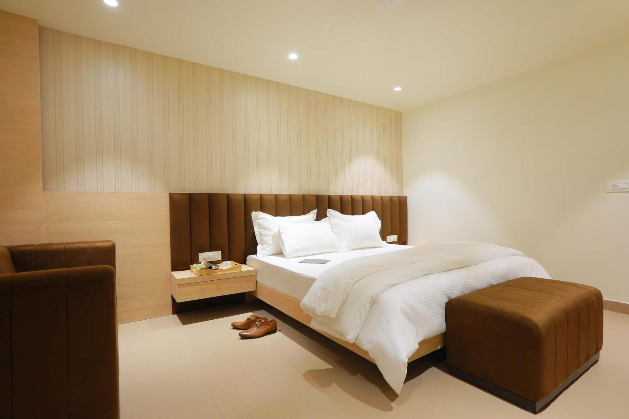 Hotel 16 Дели Экстерьер фото