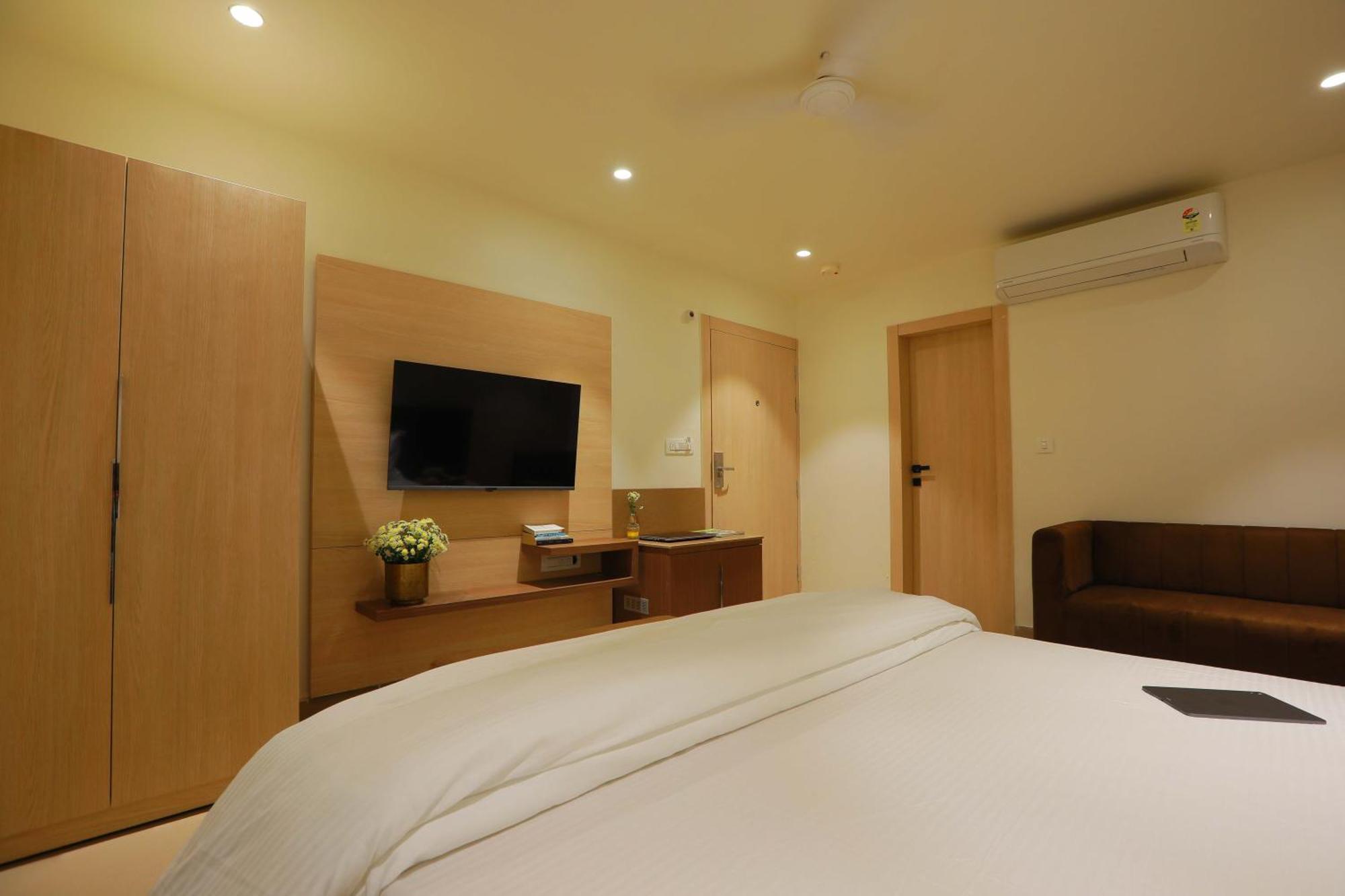 Hotel 16 Дели Экстерьер фото