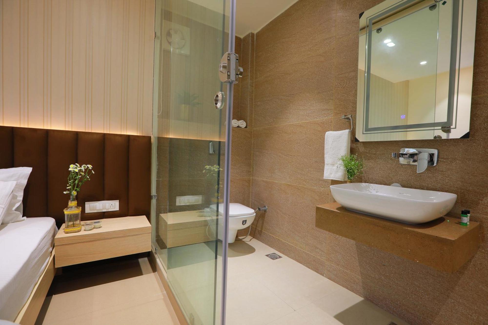 Hotel 16 Дели Экстерьер фото